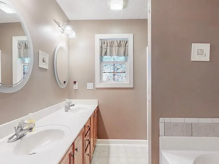 904 Bexley Dr — Photo 12