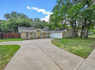 1818 Park Hill Dr, Arlington, TX 76012