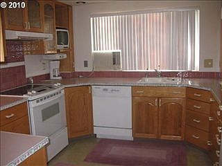 5th image of 10917 NW 33rd Ave