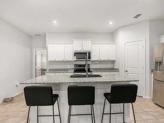 5th image of 2920 Manu St