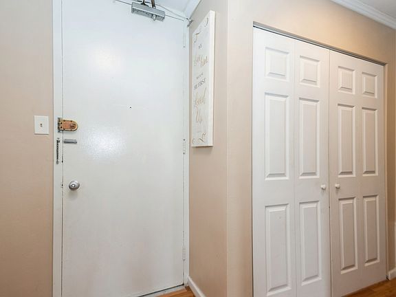 4th image of 1400 E 55th Pl #306