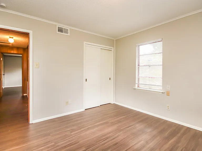 901 Westmont Dr — Photo 14