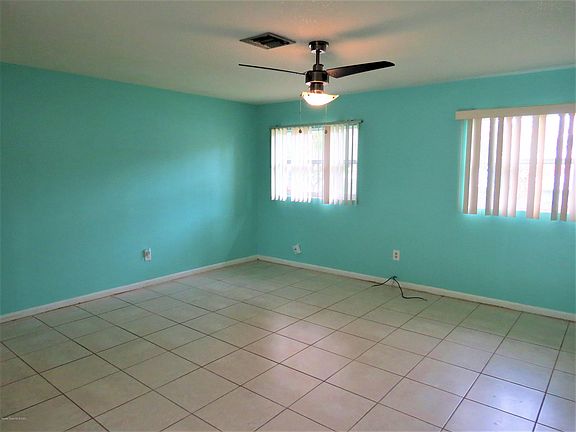 4th image of 416 Camelia Ave