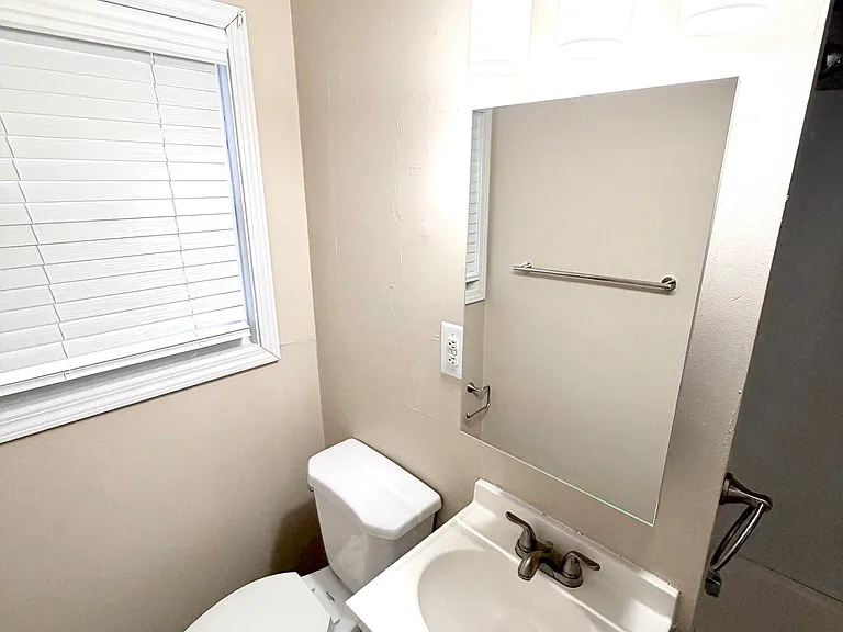 9809 Old Six Mile Ln — Photo 10