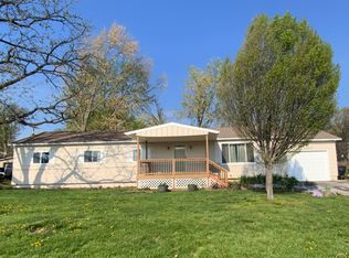 3337 SE West Edge Rd, Topeka, KS 66605