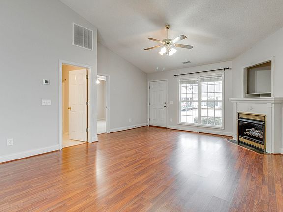 3rd image of 149 Willow Creek Blvd