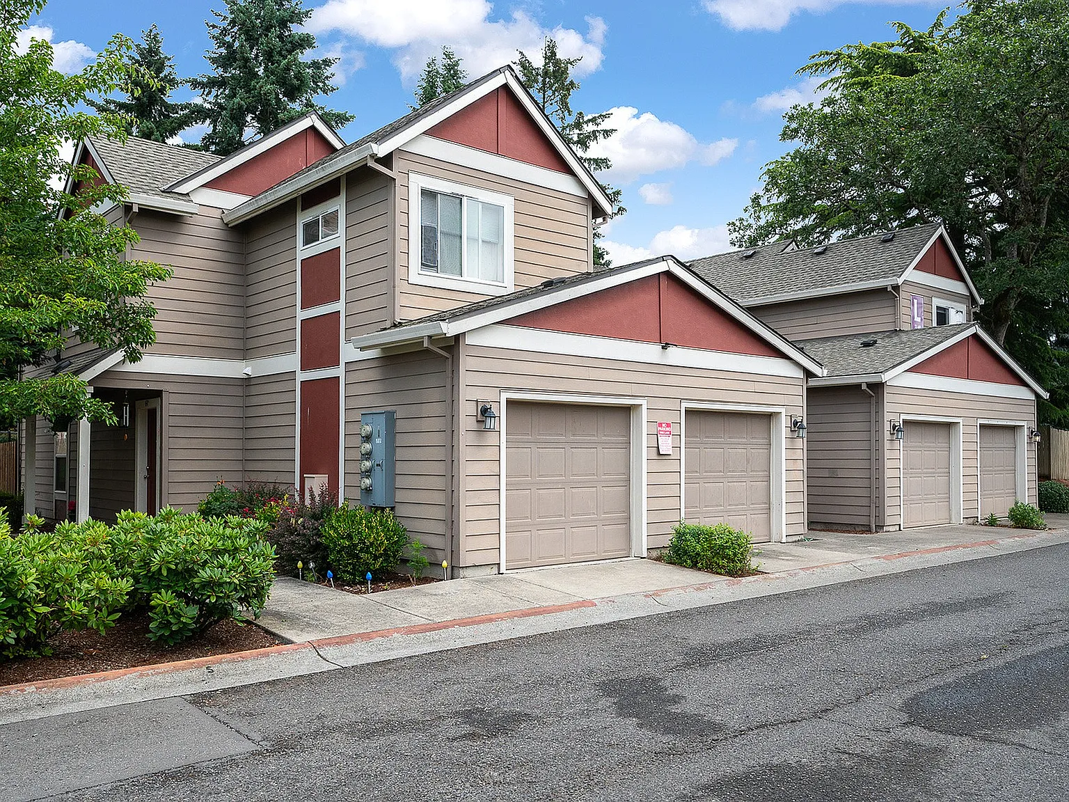 Fairview Court Townhomes — Photo 1