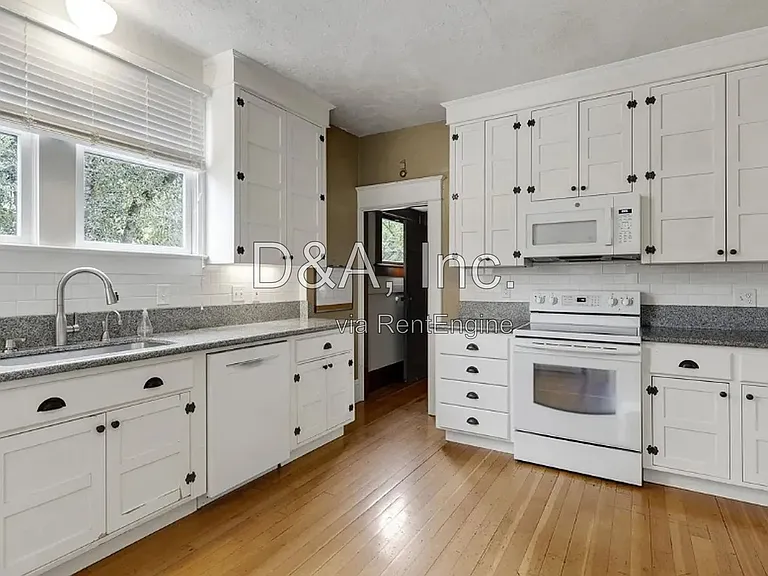 744 SW 14th St — Photo 8