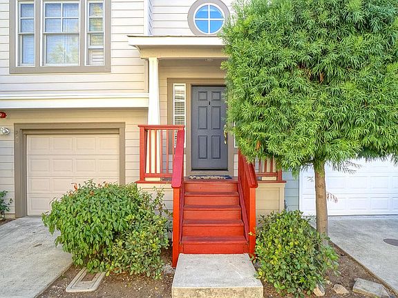 3rd image of 558 Driscoll Pl