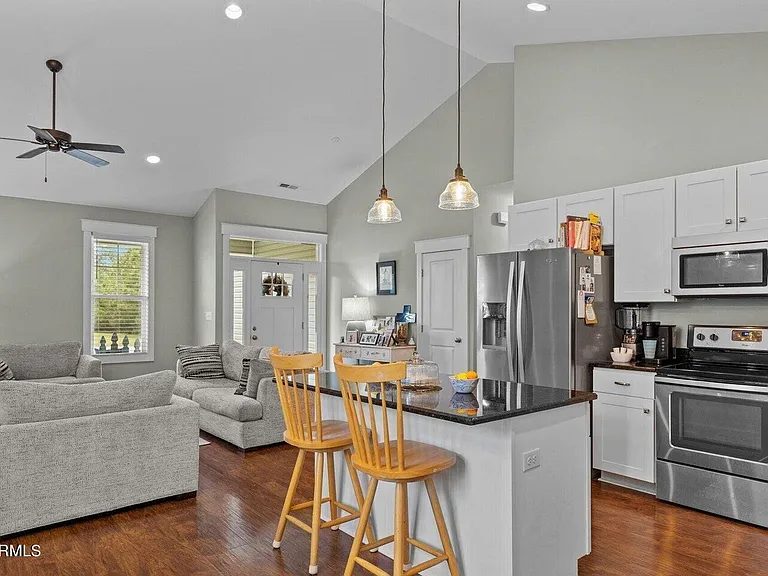 112 Meadowbrook Ct — Photo 13