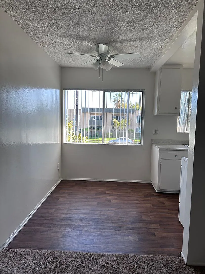 Ball Road 1557-1563 — Photo 3