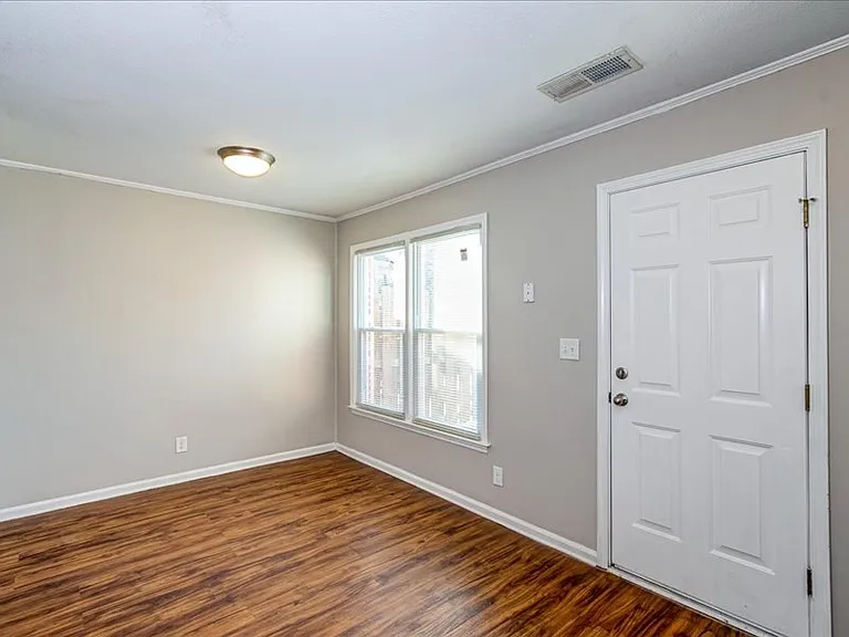 2201 Walden Dr — Photo 15