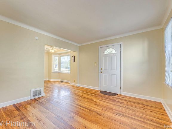 3rd image of 3310 Poplar St