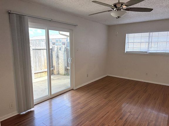 5th image of 726 E Pecan St