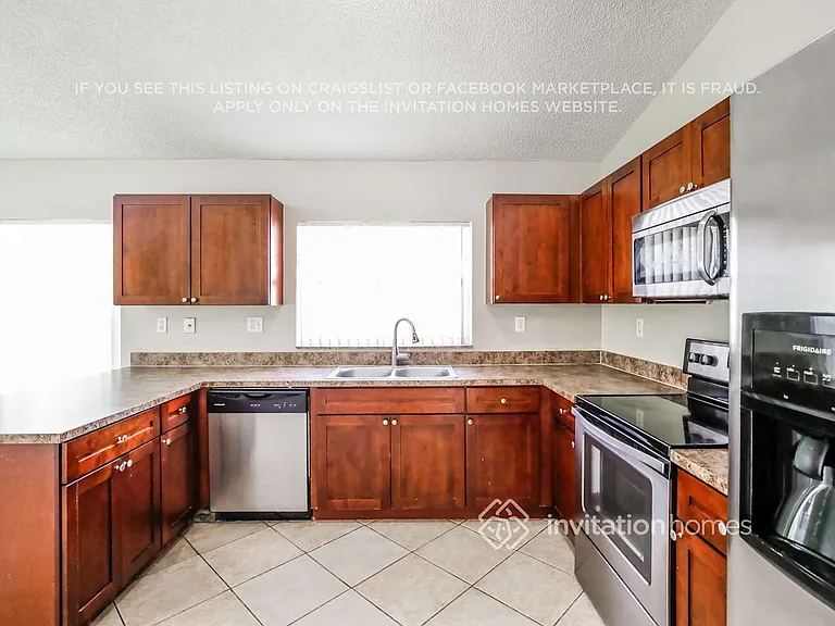 16594 NW 7th St — Photo 6