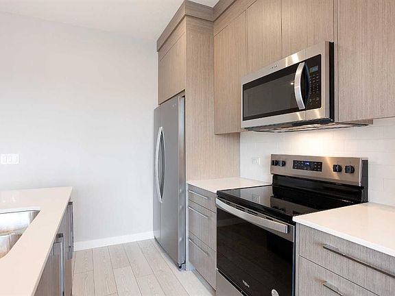 3rd image of 60 SE Skyview Ranch Rd NE #2213