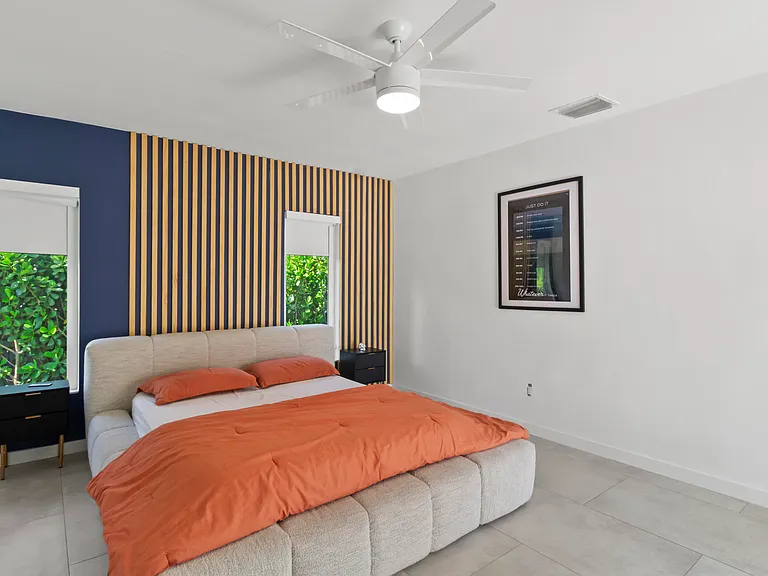 21303 NE 18th Pl — Photo 17