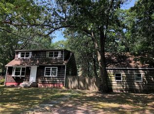 489 Puritan Dr, Shirley, NY 11967
