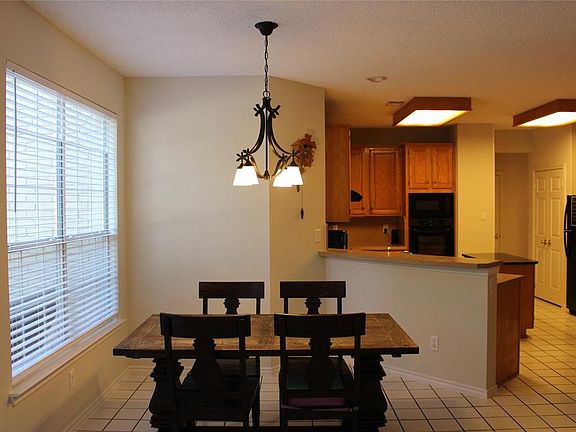 5th image of 7605 Oak Knoll Dr