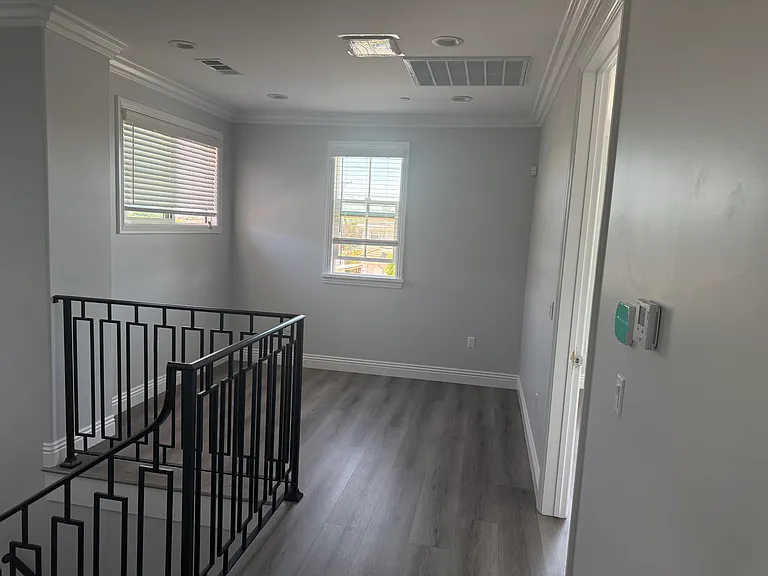 201 E Grand Ave — Photo 12