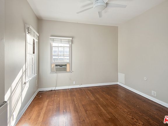 3rd image of 965 N Doheny Dr Unit 3/4