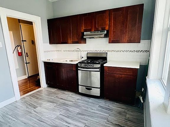 2nd image of 86 Willoughby St #2A