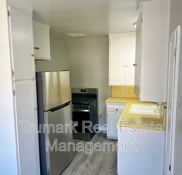 215 W Acacia Ave #6 — Photo 1