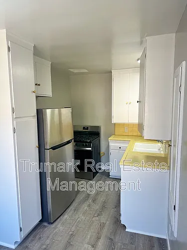 215 W Acacia Ave #6 Photo 1
