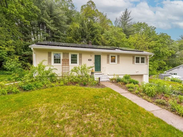 17 Laurel Ave, Westfield, MA 01085