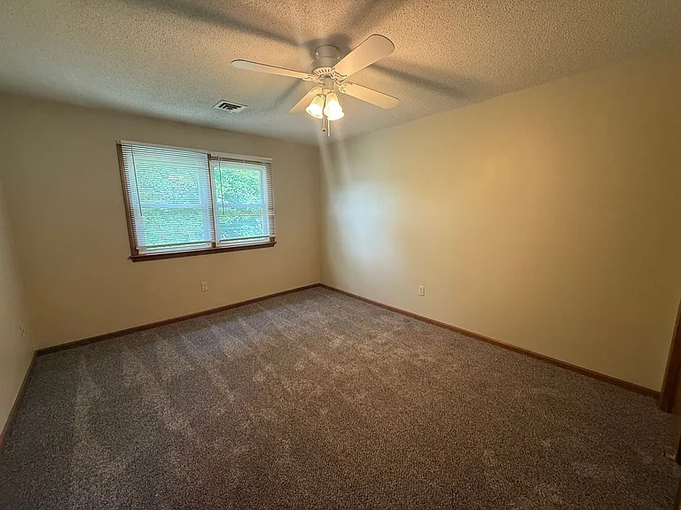 744 S Cedar St — Photo 14