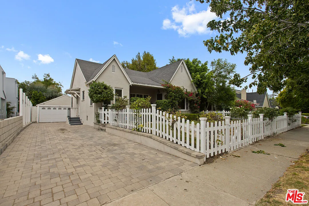 3 bed, 2.0 bath, 1462 sqft, $6,495 — Photo 3
