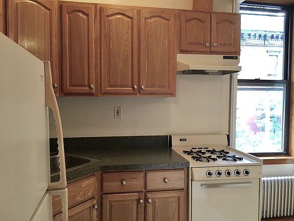5th image of 1633 2nd Ave #2A