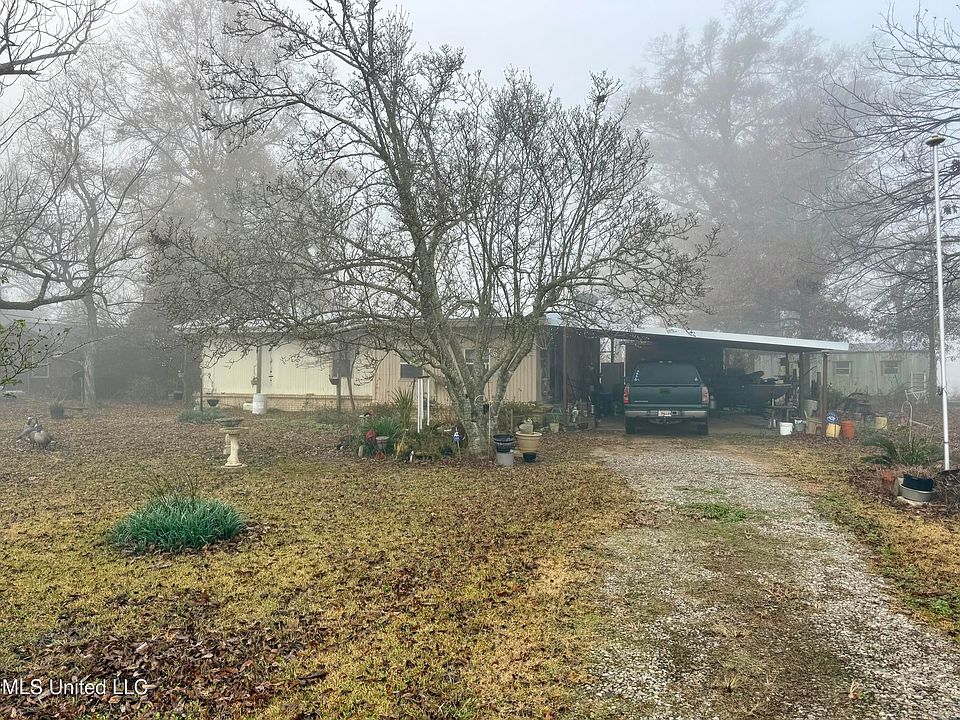1st image of 979 Bear Lake Rd E