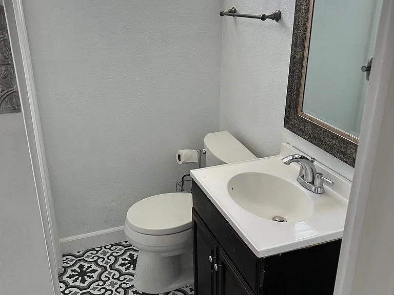 546 Broadwater Ave #1/2 — Photo 2