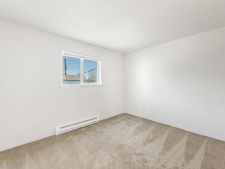 1331 W Sylvester St — Photo 14