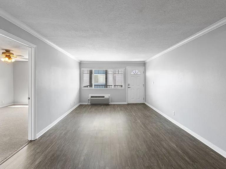 Villa Serrano Apartment Homes — Photo 20