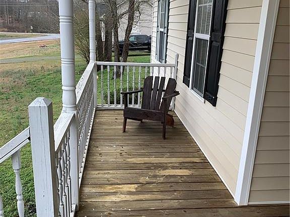 5th image of 75 Lockwood Dr