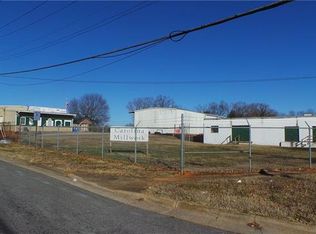 1058 S Center St, Hickory, NC 28602