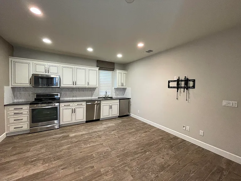 522 Mandevilla Dr #B — Photo 7