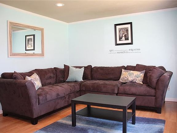 4th image of 74 Iroquois Dr