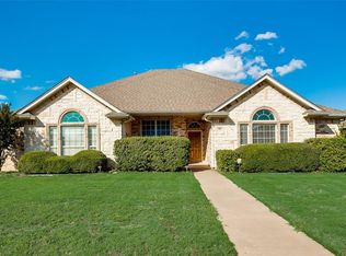 801 Meadow View Dr, Cleburne, TX 76033