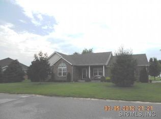 70 S Porte Dr, Highland, IL 62249