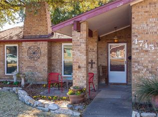4745 Snow Dr, Mesquite, TX