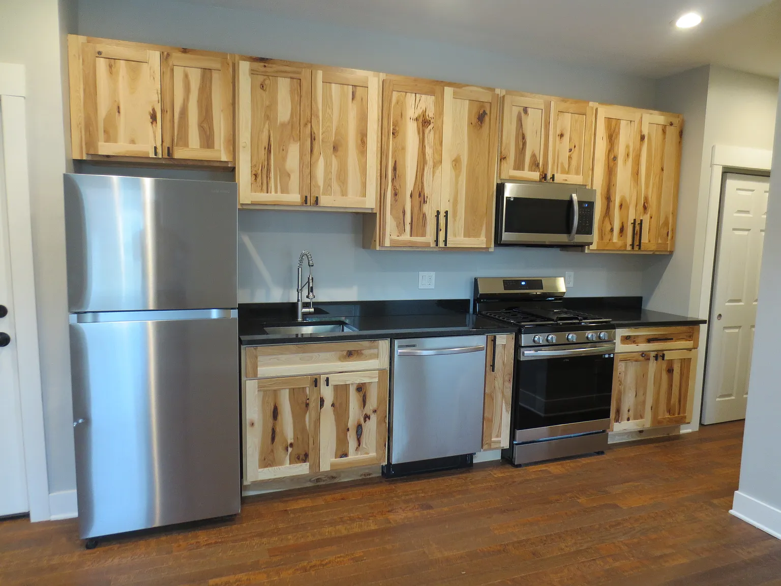 2 bed, 1100 sqft, $1,400 — Photo 2