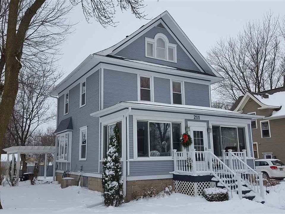 1st image of 211 W 7th St