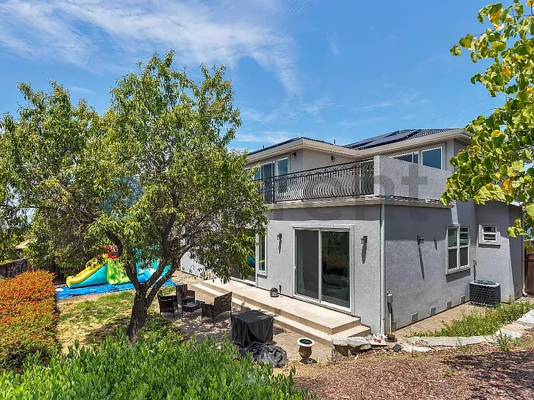 1109 Palisade St — Photo 6