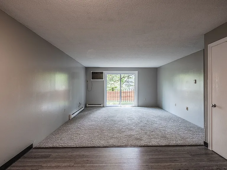 Meadowbrook Apartments — Photo 6