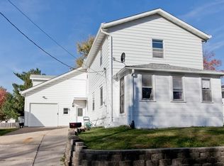 1011 36th St SE, Cedar Rapids, IA 52403