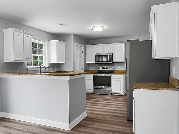 5th image of 300 Greens Ct