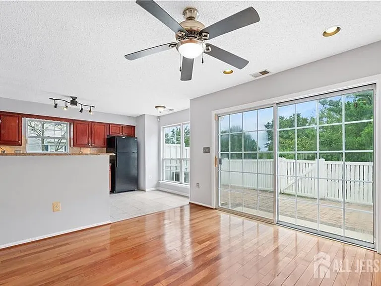 32 Cabot Way — Photo 7